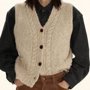 Sienne Charmed By Time Made In Italy Beige 2 Pocket Vest S  NWT IN PACKAGING
